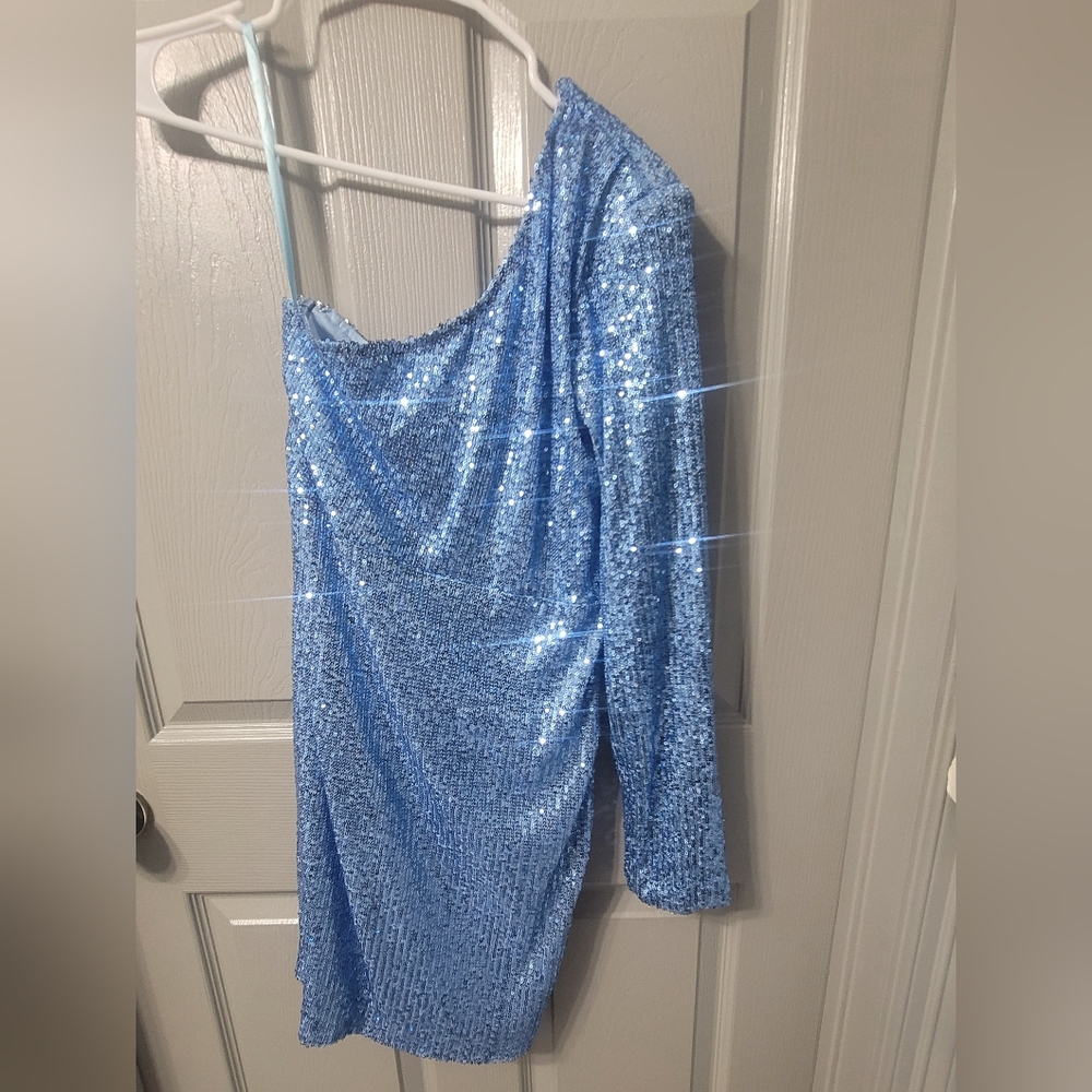 Fashion Nova Dress Large sequin one shoulder strechable in blue sky color. - Picture 4 of 16